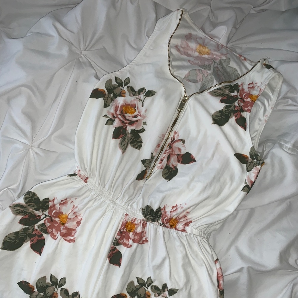 Cute white romper!